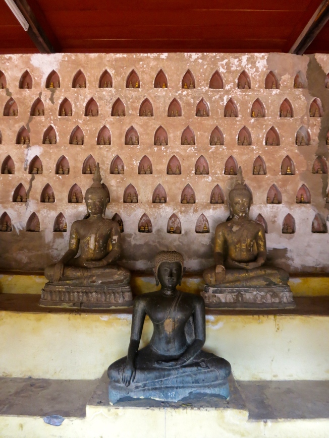 Buddhas in the cloister around temple Sisaket