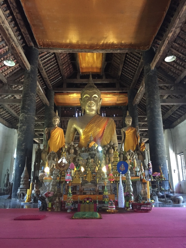 Inside the Wat Visoun