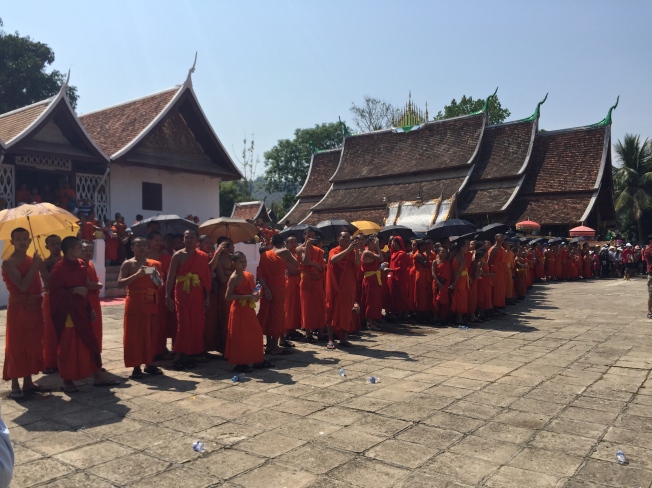 Monks lined up at Xienthong temple watching the parade
