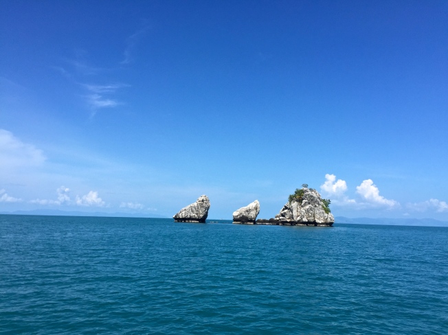 Leaving Angthong National Marine Park, with Koh Samui on the right and Phangan on the left